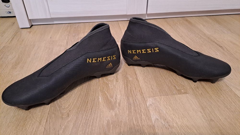 Футболни обувки Adidas Nemeziz номер  40
