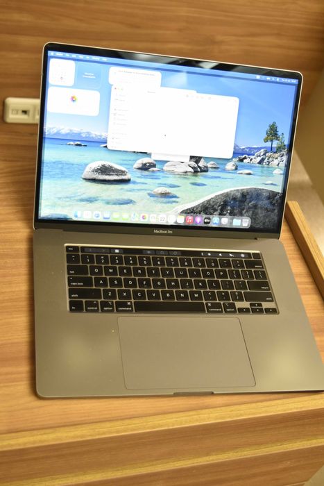 MacBook Pro (16-inch, 2019) I9 32 GB RAM 1 TB SSD