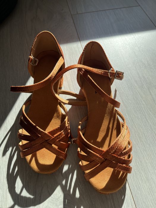 Детски обувки за танци