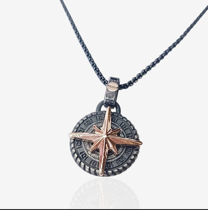 Colier Hub One pandantiv Roata Vanturilor