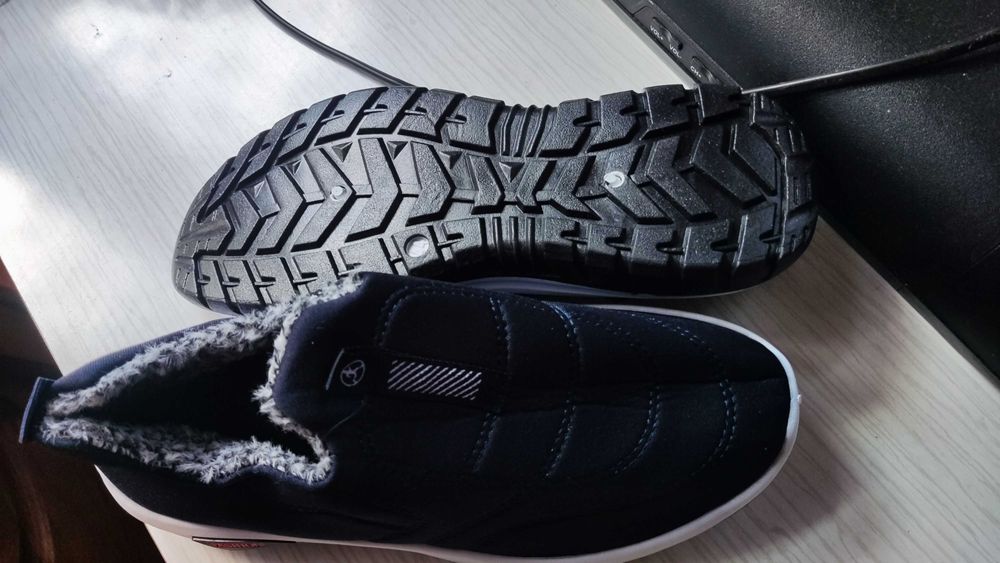 Нови сникери 42 номер