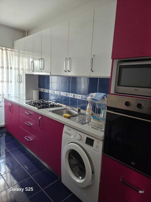 Inchiriez apartament 2 camere, in Burdujeni, zona Moldova