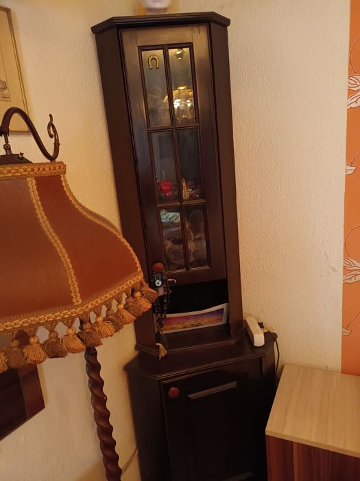 Комплект ъглова витрина и барплот с два дтола