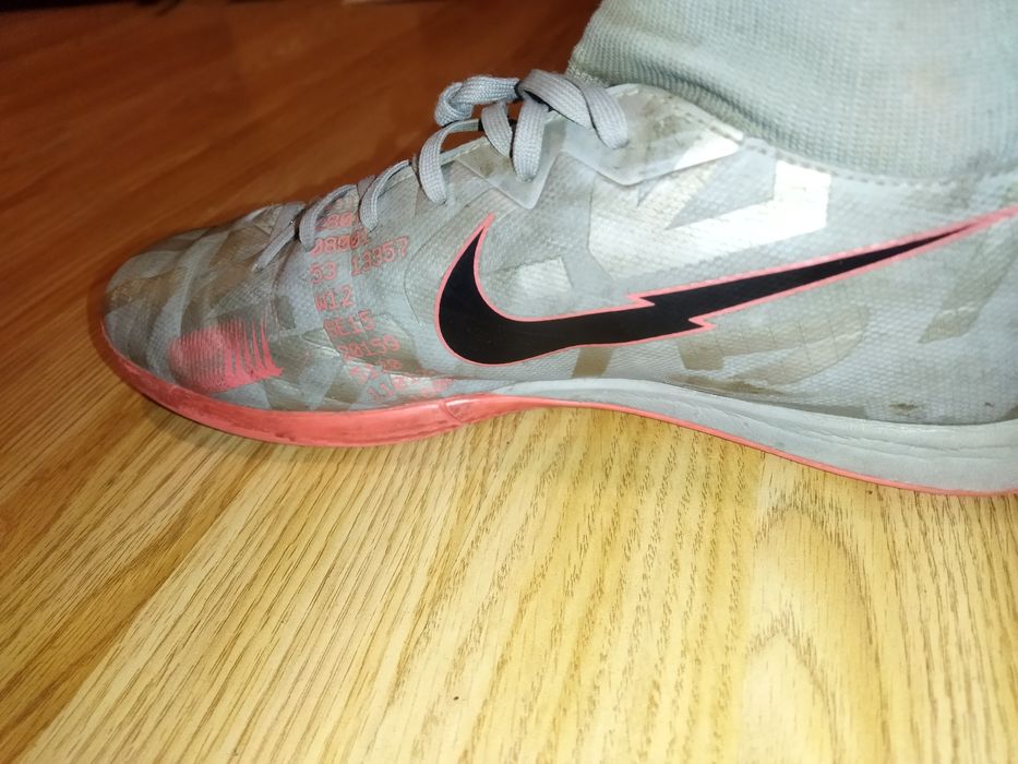 Оригинални Футболни обувки Nike 42номер