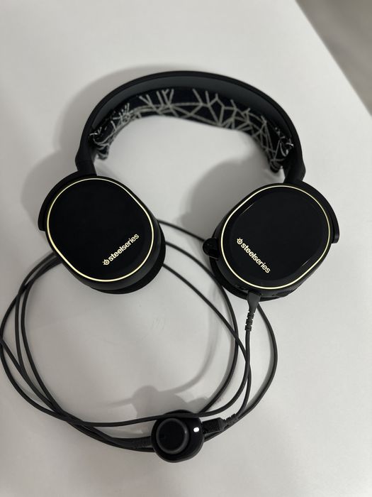 Casti gaming arctis 5 7.1 rgb