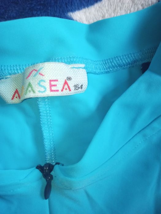 Vând costum baie întreg băiat 8-9 ani