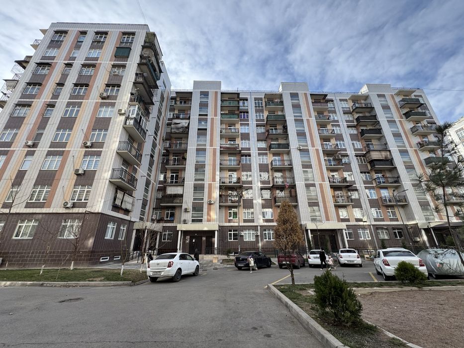 Продается 4 комнатная квартира.Мирзо Улугбекский район.Массив Карасу-6