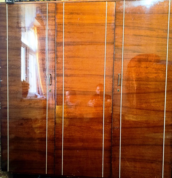 2 ta Katta Shkaf Srochna sotiladi