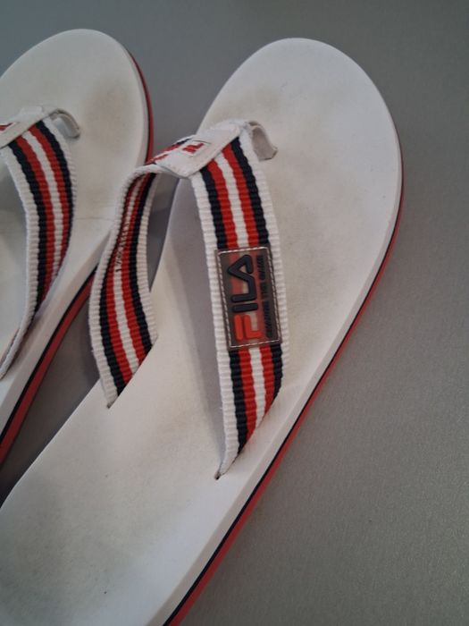 джапанки  адидас нови са закупени от Германия цената е за двата чивта