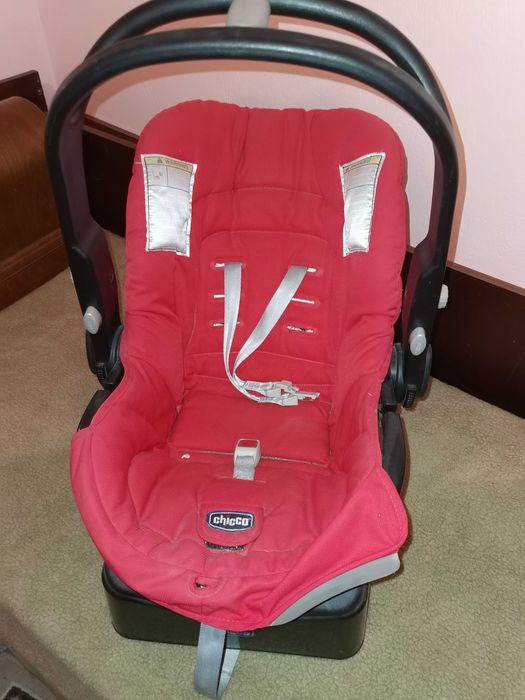 Продавам бебешки кош Chicco – червен, в отлично състояние