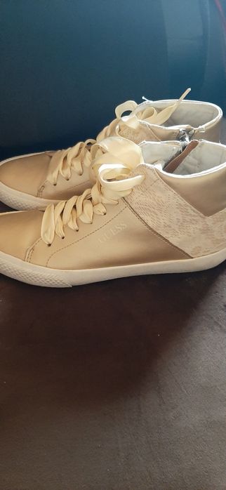 Златисти Guess 38