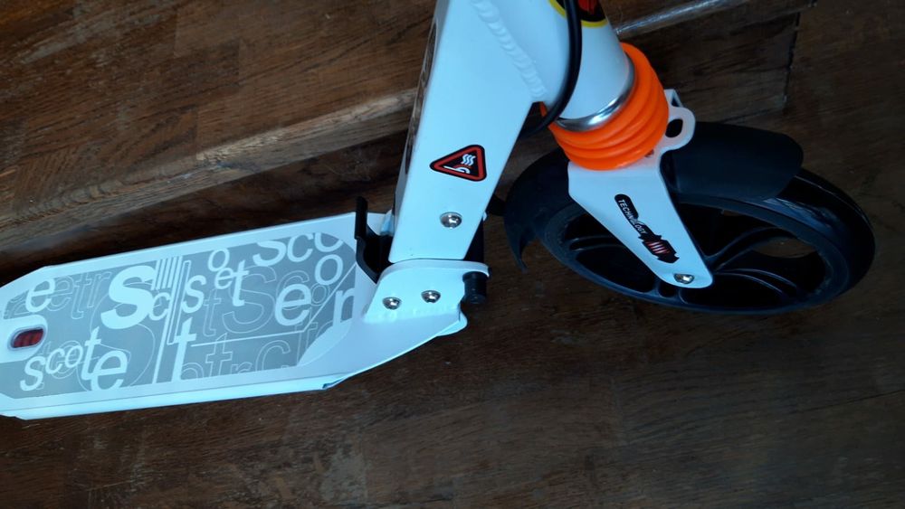 Trotineta adulti. 2 amortizoare. Frana de mana. Div culori. Noua.