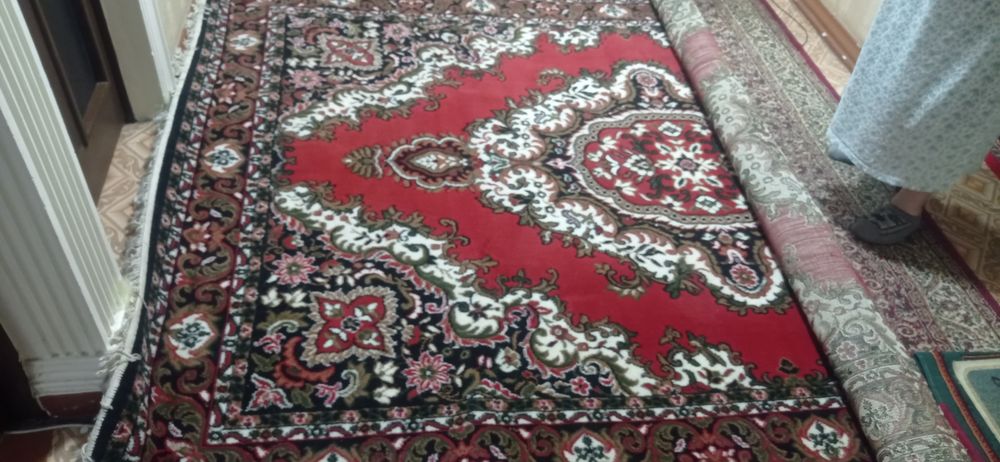 Gilam sotiladi, xolati zo'r