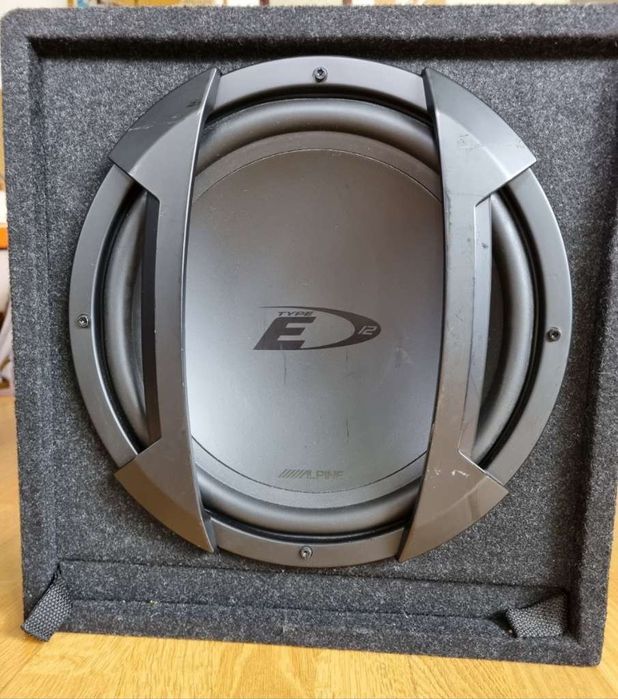 Бас каса Със своята максимална мощност от 650W тази бас кутия тип "Ban