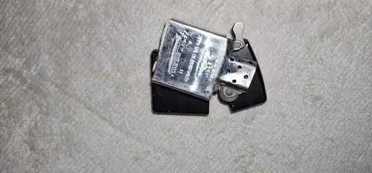 bricheta zippo originala thema sah sau simpla