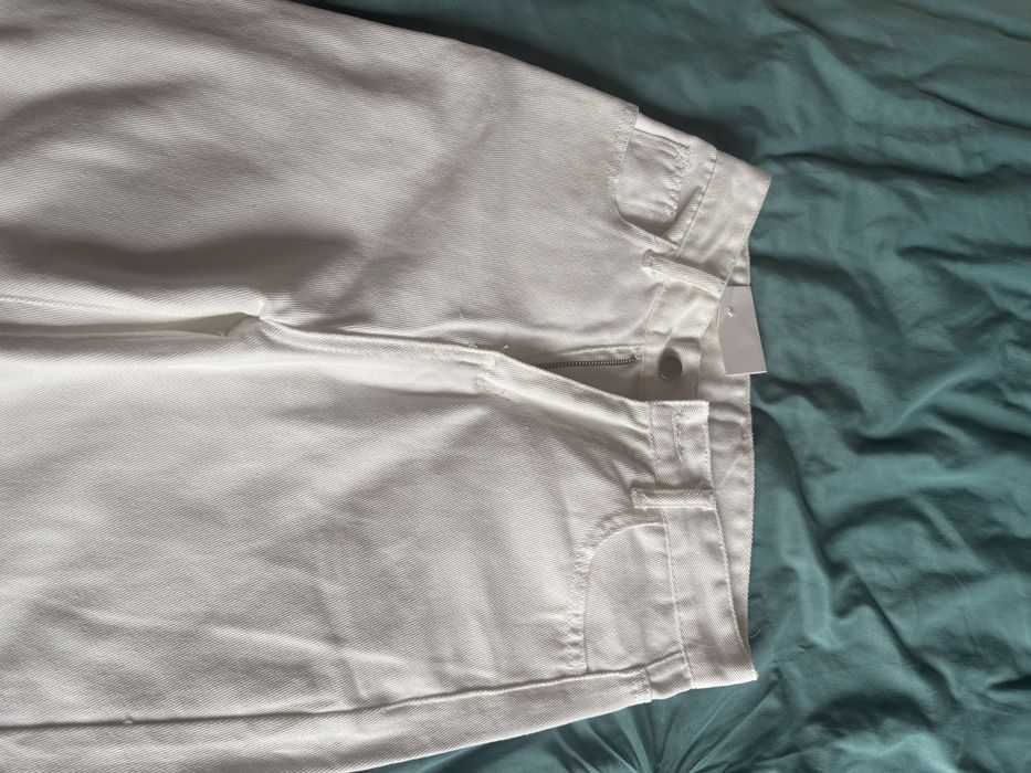 продаю белые джинсы