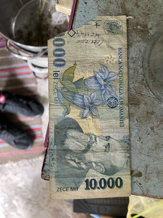 Vand bacnota 10.000 lei