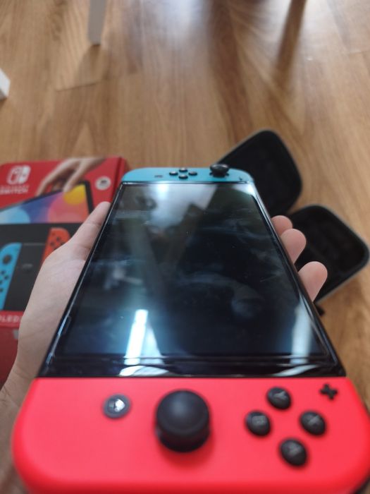Nintendo Switch 1 OLED + SD card + Legends of Zelda case