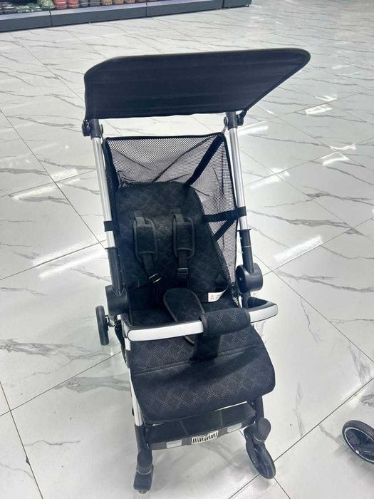 Черная Baiwa — легкая коляска