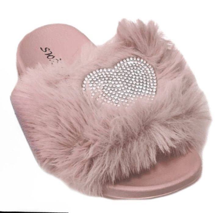 Детски пухести чехли с блестящ акцент Сърце от камъчета