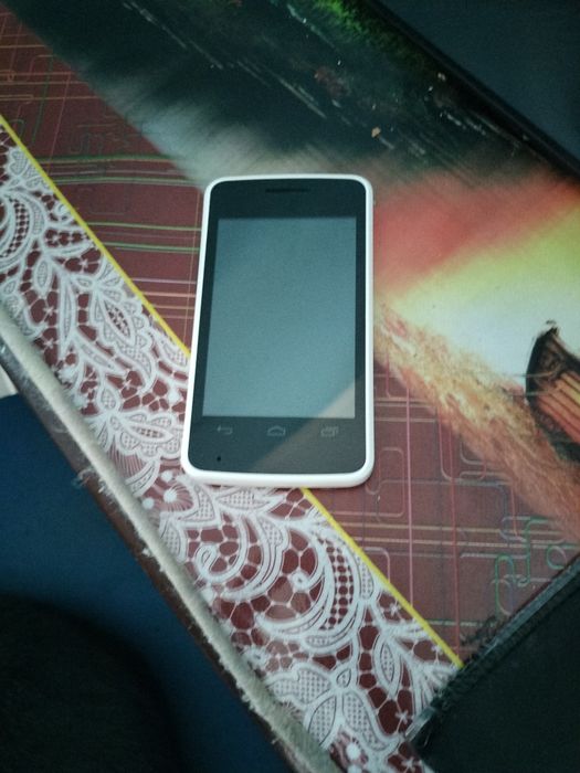 Vând Telefon  Vodafone