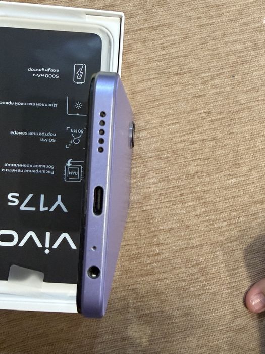 Продается телефон Vivo Y17s