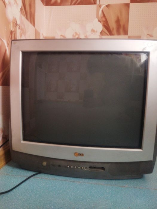 Продам телевизор хороший
