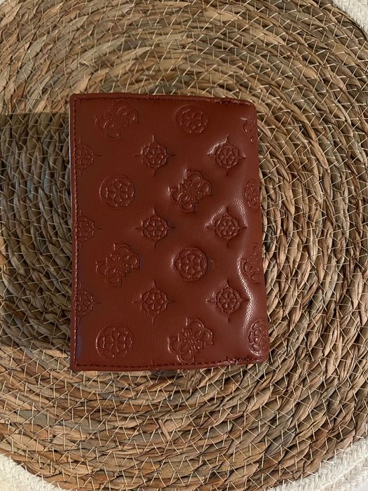 Кафяво портмоне Guess