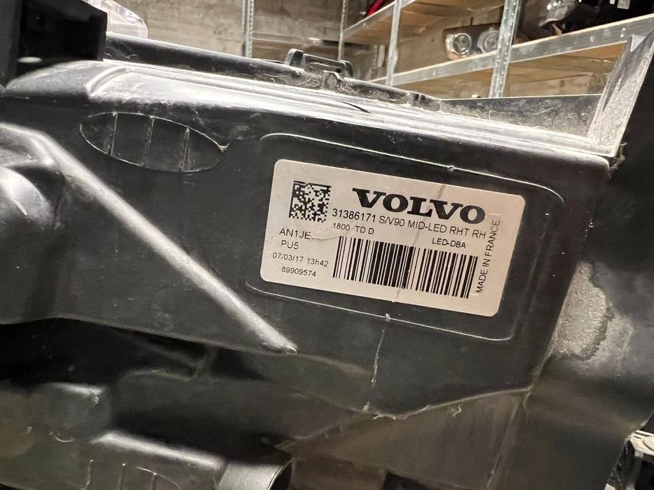 Фар за Volvo T4 T5 десен