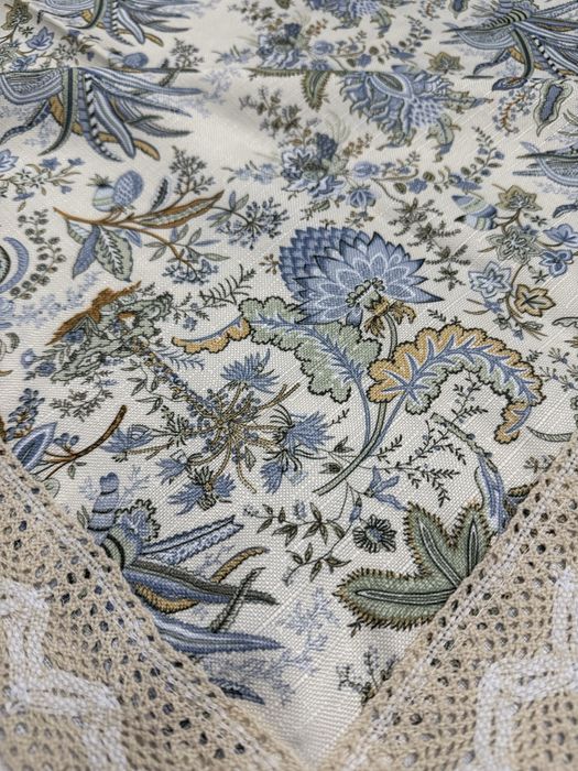 Скатерть на стол. Подарок на праздник.