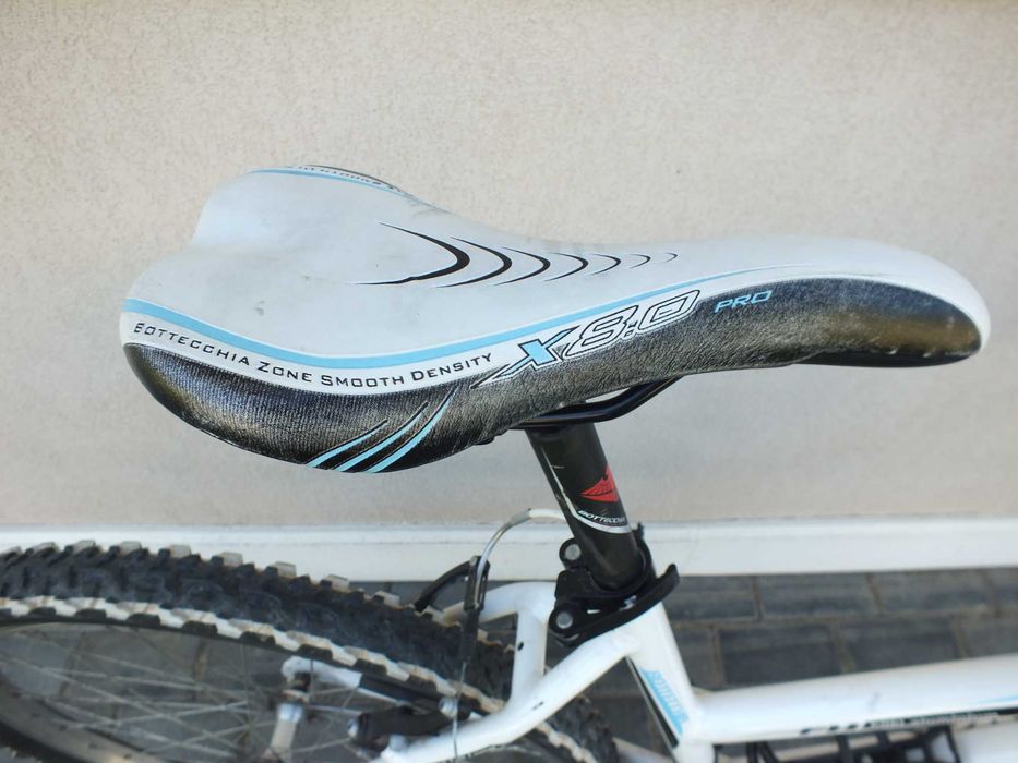 Bicicleta de dama BOTTECCHIA, 21 de viteze, roti 26x1,95, cadru de aluminiu, schimbatoare Shimano