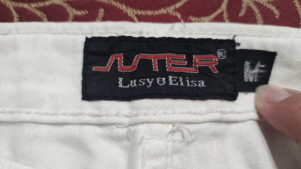 Blugi albi 3/4 brodati
