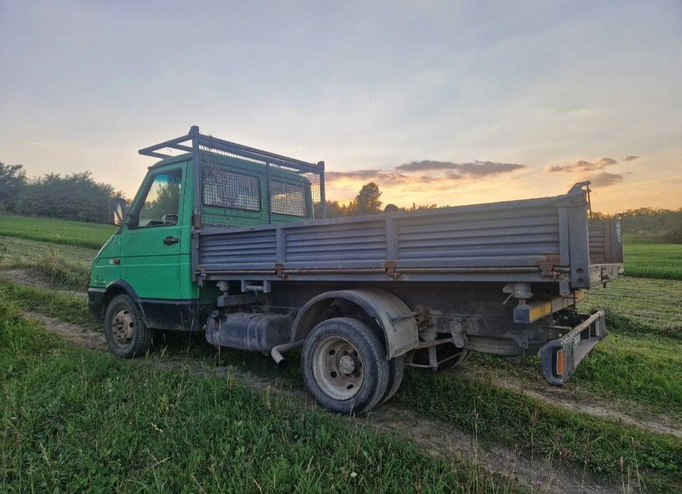 Vând autoutilitară IVECO DAILY 35 8,basculabil 3 părți.