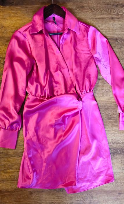 Сатенена рокля Caliope