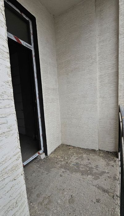 Karvon Shopping tomonda 1 xonali korobka sotiladi