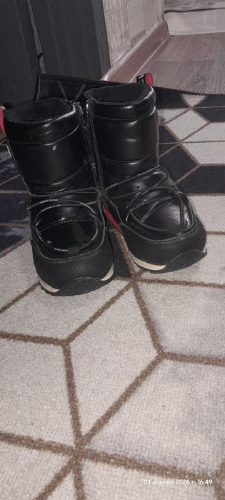 Продам зимние ботинки