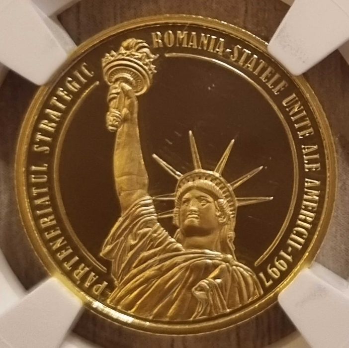 Moneda aur BNR 100 Lei, parteneriat Romania-SUA, gradata NGC PF 67 UC