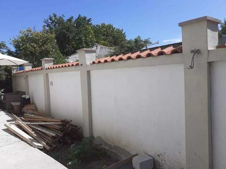 Garduri si porti din panouri stil jaluzele, tabla cutata, sipca metalica, plasa bordurata, fier forjat, BCA sau beton si alte modele la comanda