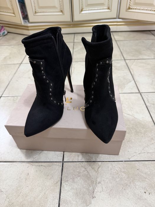 Продам женские ботиночки