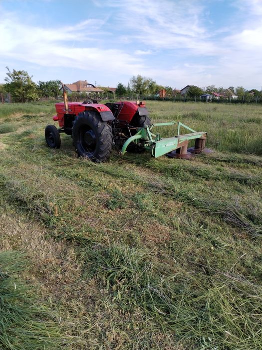 Tractor 445 cu doua manete sat igris județul Timiș