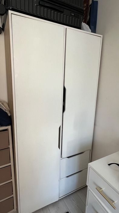 Белый дфухдверны шкаф