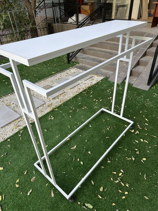 Стеллаж для магазина одежды