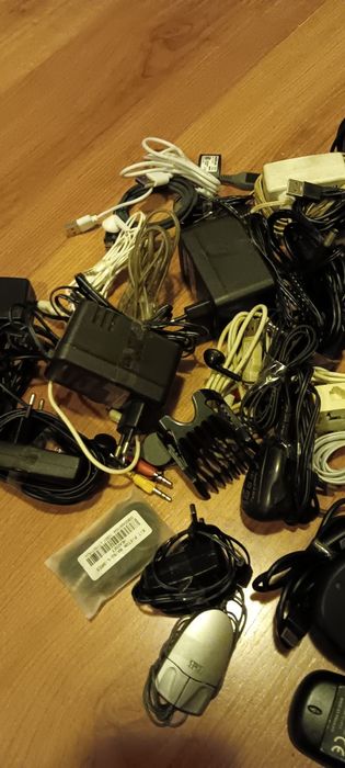 Зарядни и кабели