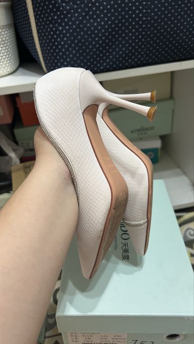 Туфли сатылады.