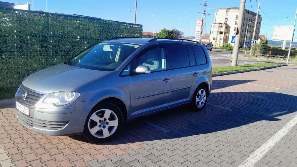 VOLKSWAGEN Touran 0 — imagine 3