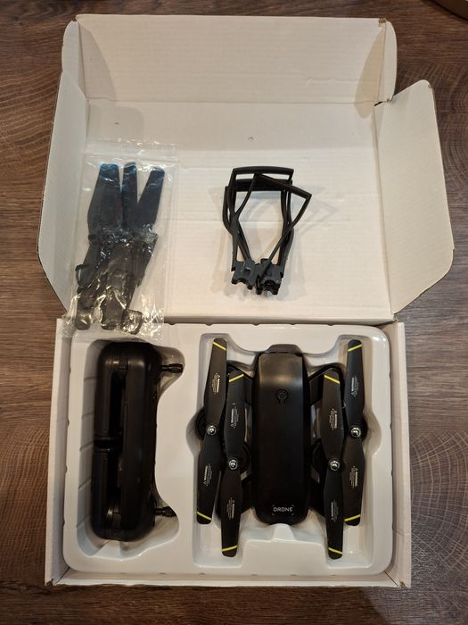 Дрон  модел SG700-D