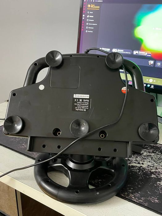 Игровой руль с педалями