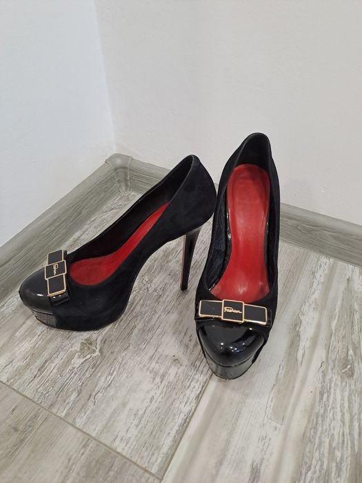 Официални черни дамски обувки на висок ток