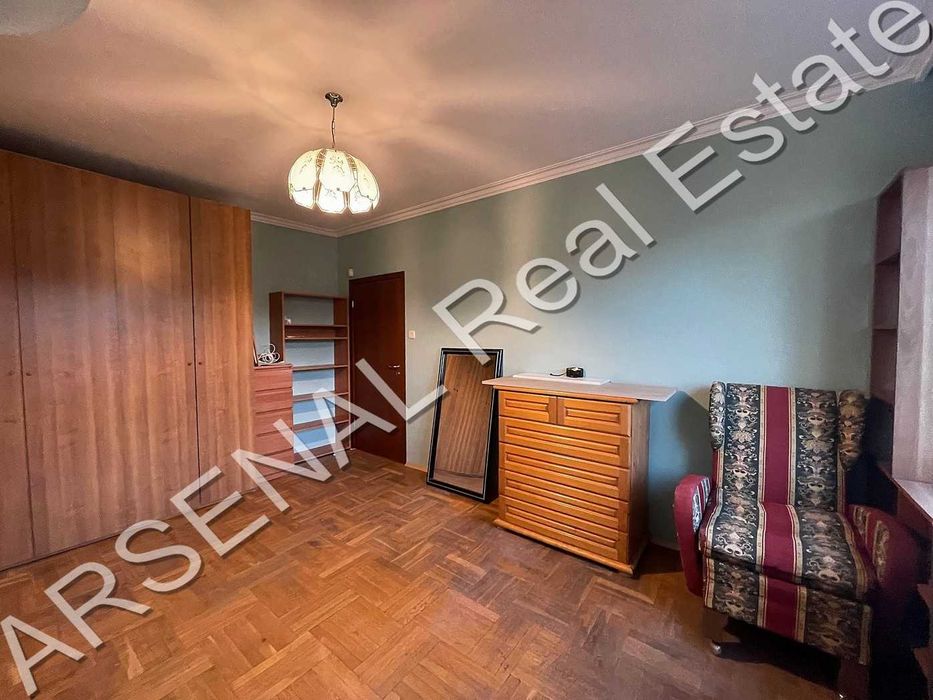 Тристаен апартамент под наем, Център