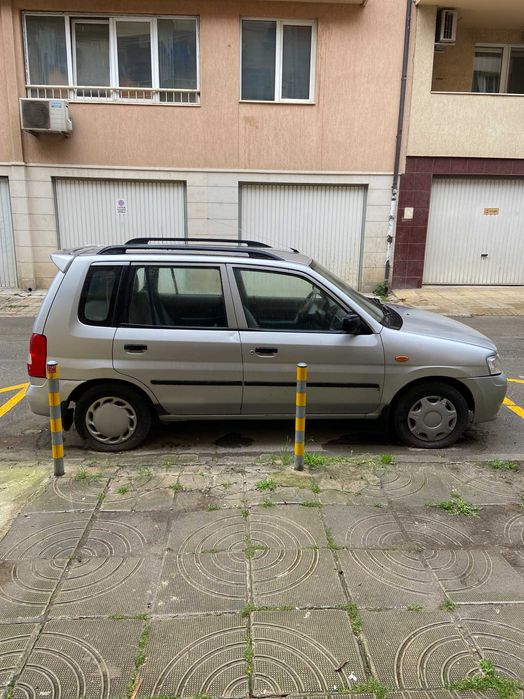 Продавам Mazda Demio